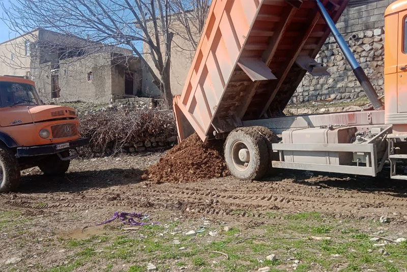 عملیات-اجرایی-خاک‌ریزی-در-راستای-احداث-خیابان-شهید-نصرالهی-1.jpg
