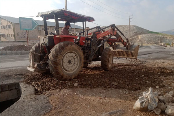 بهسازی-و-تعمیر-کانال-دفع-آب‌های-سطحی-واقع-در-انتهای-خیابان-دکتر-آیت-توسط-شهرداری-ارکواز-3.jpg