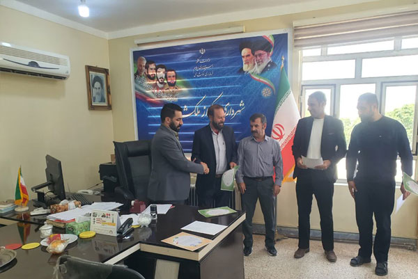 تجلیل-شهردار-ارکواز-ملکشاهی-از-اعضای-شورای-اسلامی-بمناسبت-روز-ملی-شوراها-1.jpg
