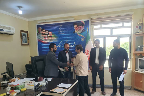 تجلیل-شهردار-ارکواز-ملکشاهی-از-اعضای-شورای-اسلامی-بمناسبت-روز-ملی-شوراها-3.jpg
