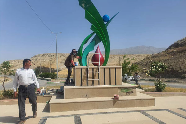 رنگ‌آمیزی-المان-میدان-امام-رضا-ع-توسط-شهرداری-ارکواز-3.jpg
