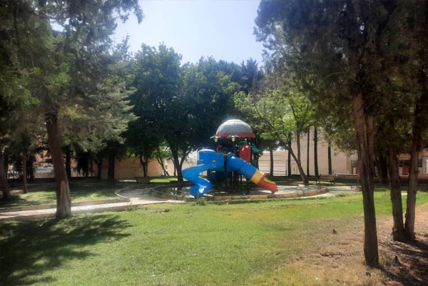 شستشو-و-نظافت-بوستان-شهدا-و-پارک-کودک-1.jpg