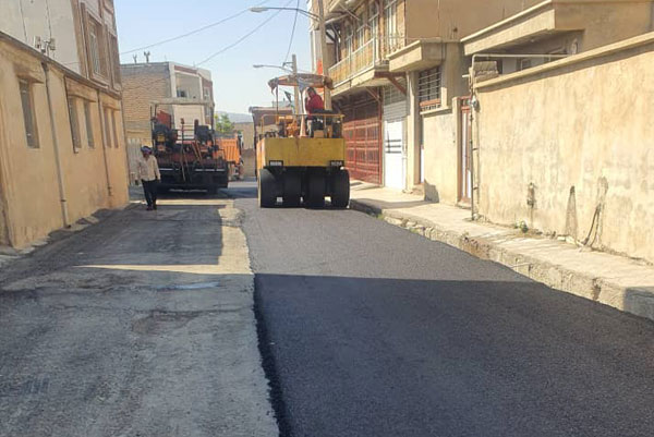 ادامه-عملیات-اجرای-پروژه-بزرگ-آسفالت-خیابان-های-سطح-شهر-ارکواز-در-حضور-یوسف-محمدی-مقدم-12.jpg