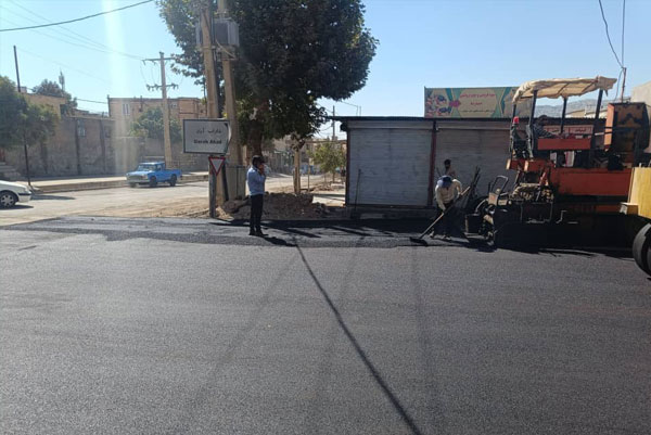 ادامه-عملیات-اجرای-پروژه-بزرگ-آسفالت-خیابان-های-سطح-شهر-ارکواز-در-حضور-یوسف-محمدی-مقدم-14.jpg