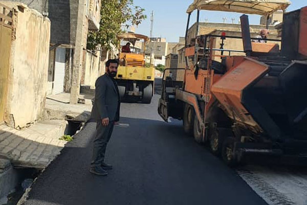 ادامه-عملیات-اجرای-پروژه-بزرگ-آسفالت-خیابان-های-سطح-شهر-ارکواز-در-حضور-یوسف-محمدی-مقدم-2.jpg