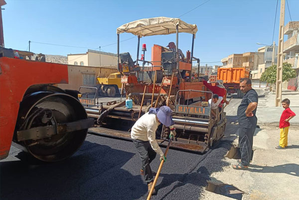 ادامه-عملیات-اجرای-پروژه-بزرگ-آسفالت-خیابان-های-سطح-شهر-ارکواز-در-حضور-یوسف-محمدی-مقدم-7.jpg