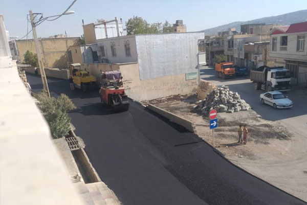 ادامه-عملیات-اجرای-پروژه-بزرگ-آسفالت-خیابان-های-سطح-شهر-ارکواز-در-حضور-یوسف-محمدی-مقدم-8.jpg