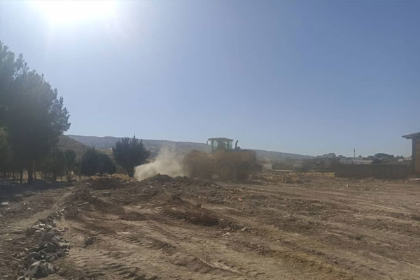 عملیات-تسطیح-نخاله،-پاکسازی-زباله،-و-آبیاری-درختان-فضای-سبز-م-10.jpg 
