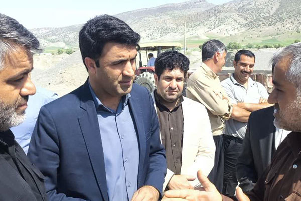 عباس-شیخی-فرماندار-ملکشاهی-در-مراسم-تجلیل-از-کارگران-شهرداری-ارکواز-2.jpg